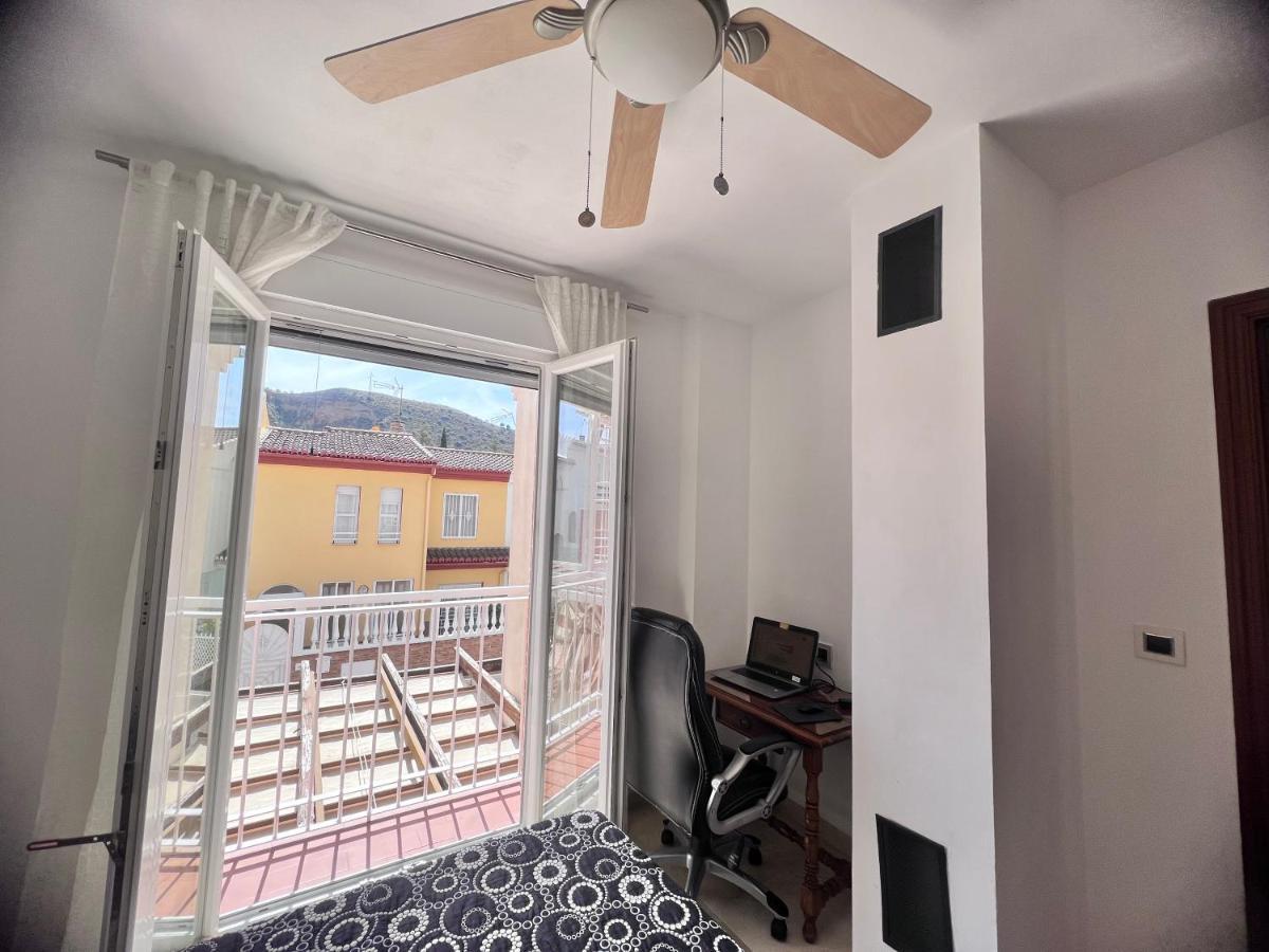 Casa Ideal Familias Y Grupos Con Balcones Exterior Soleada Patios Cerca Alhambra, Sierra Nevada, Rio Genil, Lancha Del Genil, Parque Llano Y Reloj Del Sol Con Barbacoas, Campo De Futbol, Circuito Gimnasia Appartamento Granada Esterno foto