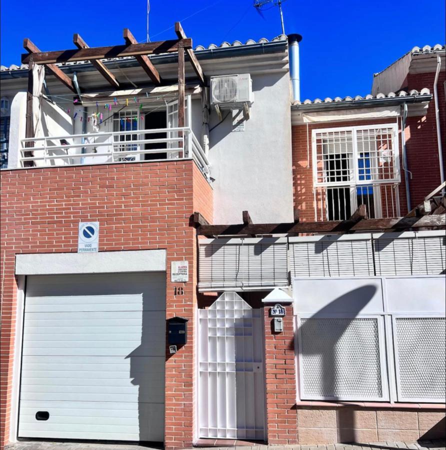 Casa Ideal Familias Y Grupos Con Balcones Exterior Soleada Patios Cerca Alhambra, Sierra Nevada, Rio Genil, Lancha Del Genil, Parque Llano Y Reloj Del Sol Con Barbacoas, Campo De Futbol, Circuito Gimnasia Appartamento Granada Esterno foto