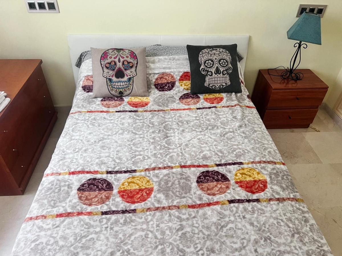 Casa Ideal Familias Y Grupos Con Balcones Exterior Soleada Patios Cerca Alhambra, Sierra Nevada, Rio Genil, Lancha Del Genil, Parque Llano Y Reloj Del Sol Con Barbacoas, Campo De Futbol, Circuito Gimnasia Appartamento Granada Esterno foto