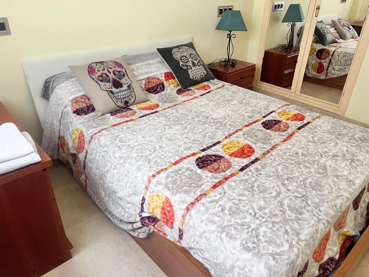 Casa Ideal Familias Y Grupos Con Balcones Exterior Soleada Patios Cerca Alhambra, Sierra Nevada, Rio Genil, Lancha Del Genil, Parque Llano Y Reloj Del Sol Con Barbacoas, Campo De Futbol, Circuito Gimnasia Appartamento Granada Esterno foto