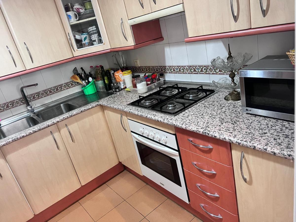 Casa Ideal Familias Y Grupos Con Balcones Exterior Soleada Patios Cerca Alhambra, Sierra Nevada, Rio Genil, Lancha Del Genil, Parque Llano Y Reloj Del Sol Con Barbacoas, Campo De Futbol, Circuito Gimnasia Appartamento Granada Esterno foto