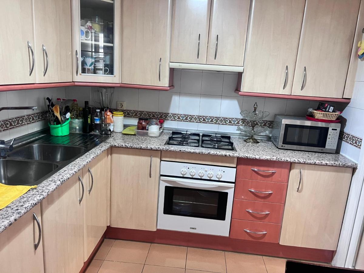 Casa Ideal Familias Y Grupos Con Balcones Exterior Soleada Patios Cerca Alhambra, Sierra Nevada, Rio Genil, Lancha Del Genil, Parque Llano Y Reloj Del Sol Con Barbacoas, Campo De Futbol, Circuito Gimnasia Appartamento Granada Esterno foto