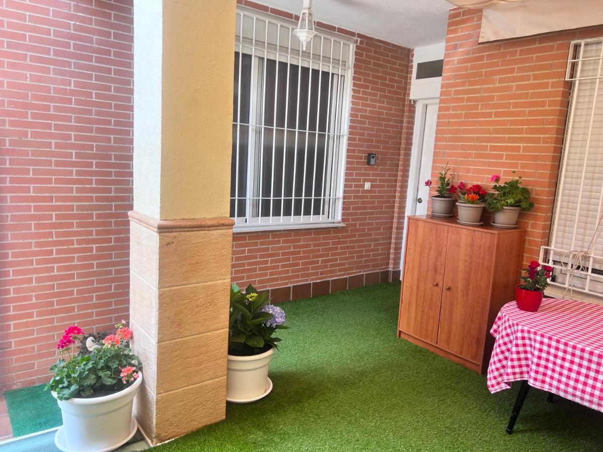 Casa Ideal Familias Y Grupos Con Balcones Exterior Soleada Patios Cerca Alhambra, Sierra Nevada, Rio Genil, Lancha Del Genil, Parque Llano Y Reloj Del Sol Con Barbacoas, Campo De Futbol, Circuito Gimnasia Appartamento Granada Esterno foto