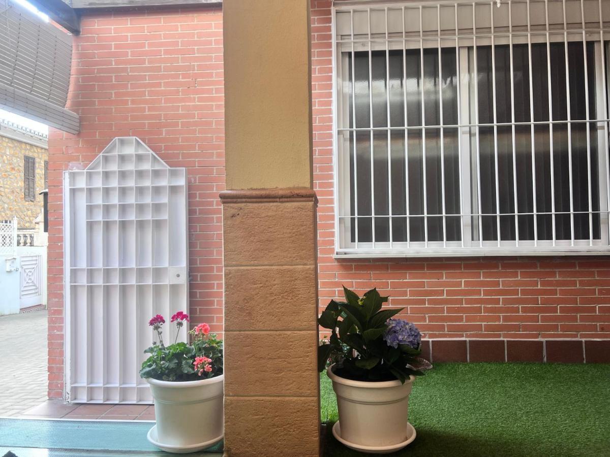 Casa Ideal Familias Y Grupos Con Balcones Exterior Soleada Patios Cerca Alhambra, Sierra Nevada, Rio Genil, Lancha Del Genil, Parque Llano Y Reloj Del Sol Con Barbacoas, Campo De Futbol, Circuito Gimnasia Appartamento Granada Esterno foto