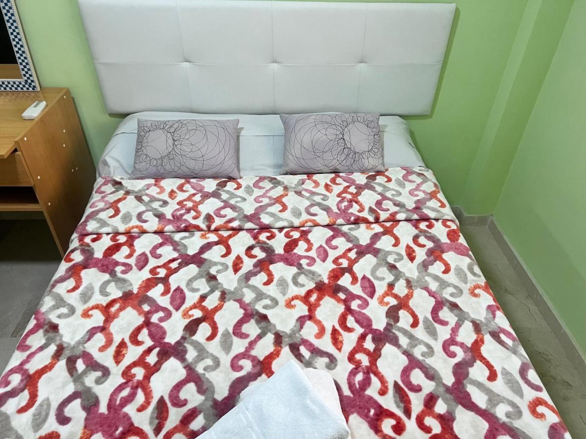 Casa Ideal Familias Y Grupos Con Balcones Exterior Soleada Patios Cerca Alhambra, Sierra Nevada, Rio Genil, Lancha Del Genil, Parque Llano Y Reloj Del Sol Con Barbacoas, Campo De Futbol, Circuito Gimnasia Appartamento Granada Esterno foto