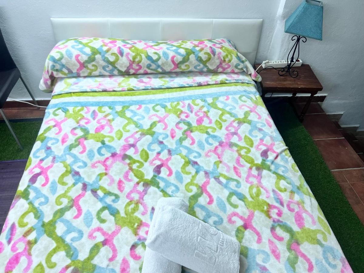 Casa Ideal Familias Y Grupos Con Balcones Exterior Soleada Patios Cerca Alhambra, Sierra Nevada, Rio Genil, Lancha Del Genil, Parque Llano Y Reloj Del Sol Con Barbacoas, Campo De Futbol, Circuito Gimnasia Appartamento Granada Esterno foto
